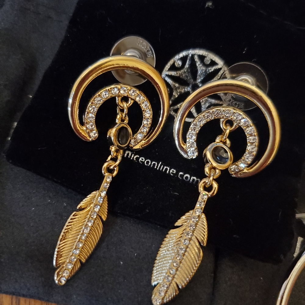 Jewelry - Picture 6 of 15